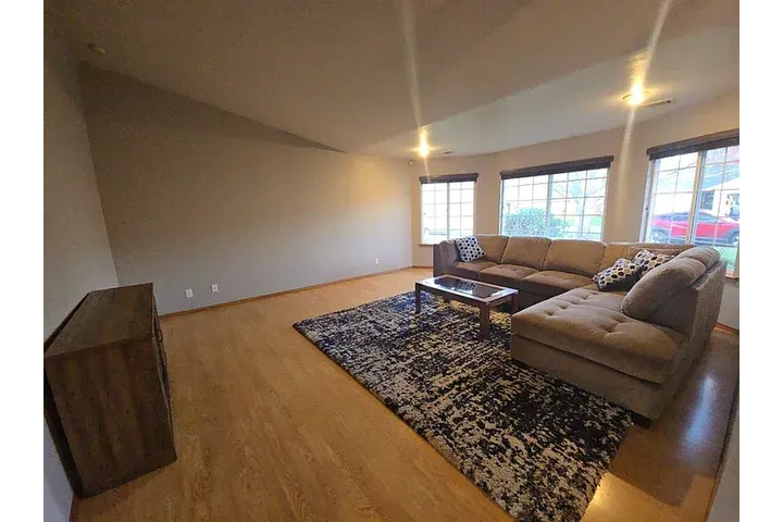 $1150 : QUIET FORTUNA CUL-DE-SAC ROAD image 8