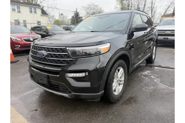 2022 Explorer XLT image 4