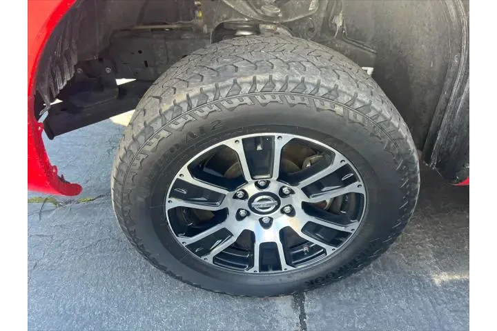 $25396 : Nissan Titan 2021 4x4 SV 4dr image 2