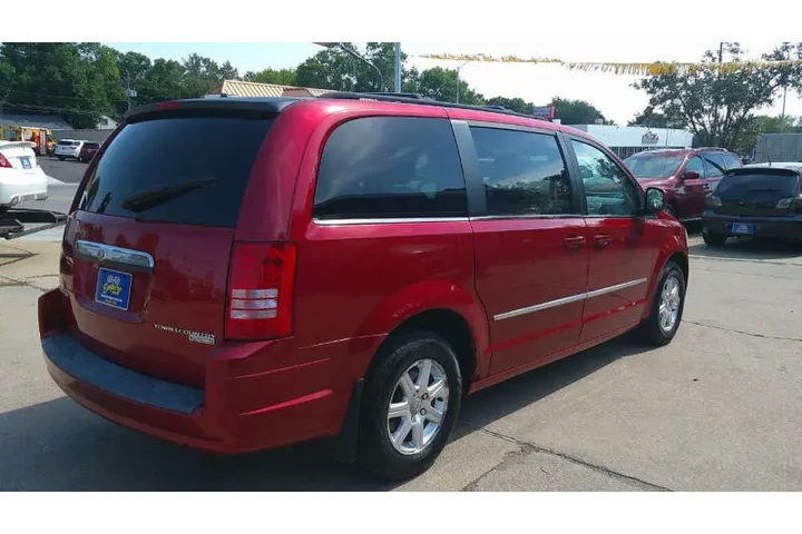 $3999 : 2009 Town and Country Touring image 7