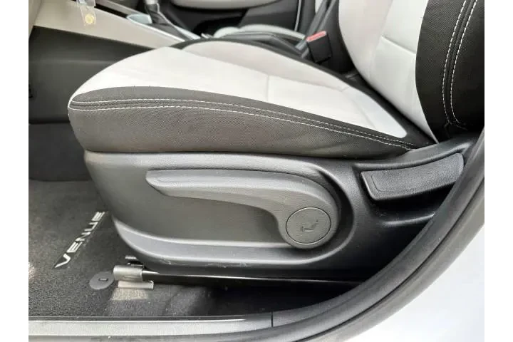 $16999 : Hyundai VENUE 2023 SEL 4dr C image 10