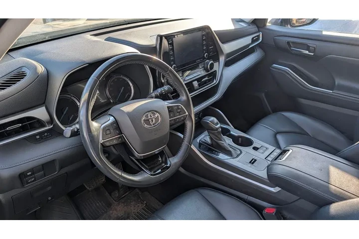 $38990 : 2021 Highlander Hybrid XLE image 2