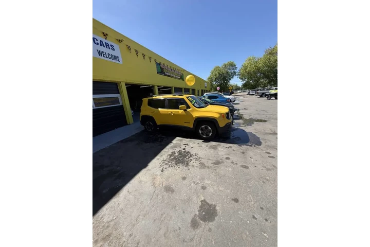 $12888 : 2018 Renegade Latitude image 9