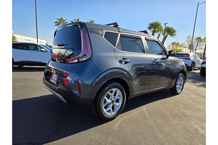 $18793 : Kia Soul 2024 LX 4dr Crossov image 6