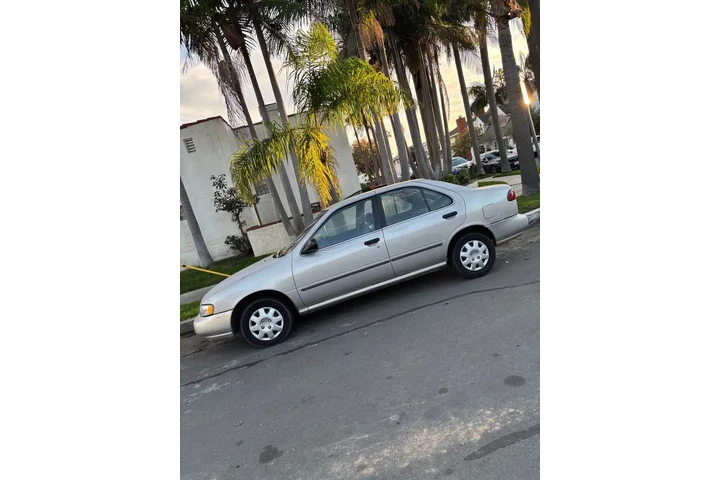 $1500 : nissan sentra image 5