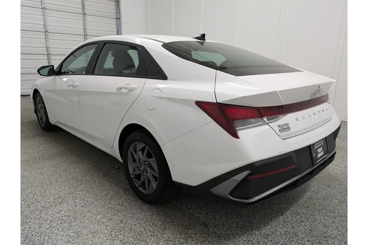 $20797 : Hyundai ELANTRA 2024 SEL 4dr image 6