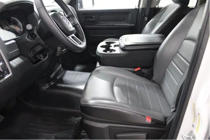 $28940 : Ram 1500 Classic 2023 4x2 Tr image 5