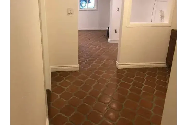 $1050 : Beautifu 1bd 1ba at Riverside image 3
