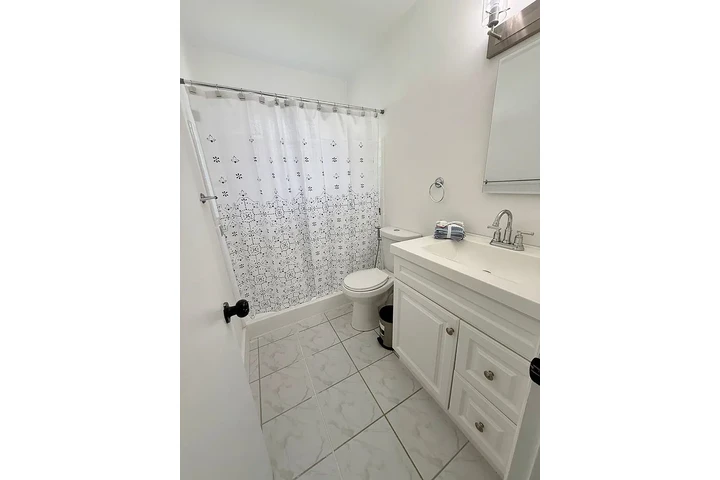 $900 : Esta hermosa casa renovada image 6