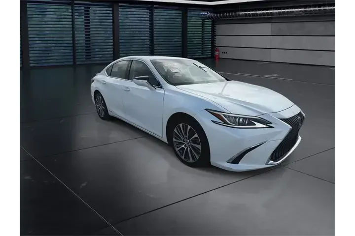 $25788 : Lexus ES 300h 2019 Luxury 4d image 2