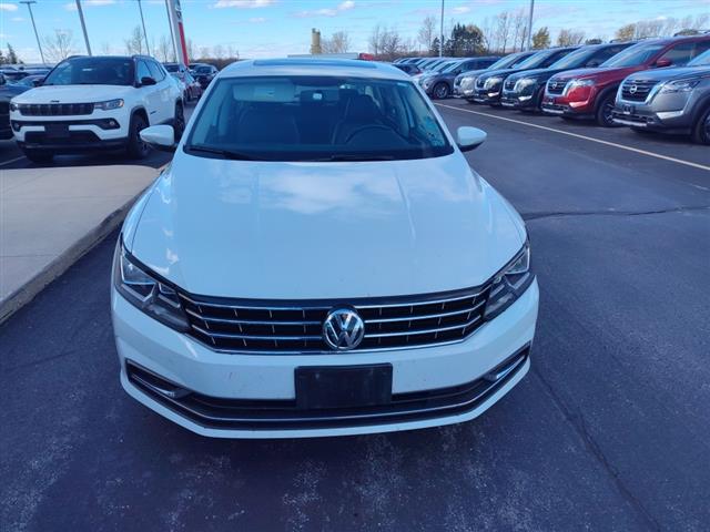 $15638 : Pre-Owned 2018 Passat 2.0T SE image 3