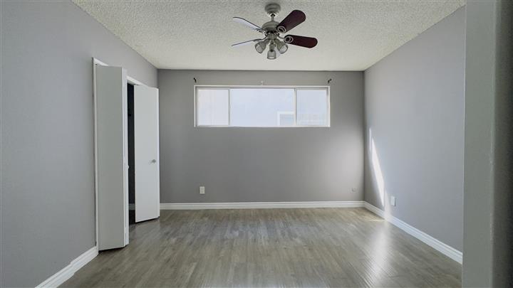 $2100 : 1 BEDROOM APARTMENT AVAILABLE image 3