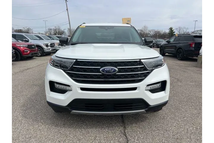 $33995 : Ford Explorer 2024 AWD XLT 4 image 2