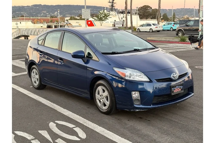 $10988 : 2011 Prius II image 4
