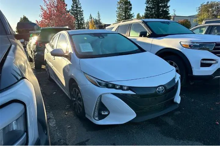 $21941 : Toyota Prius Prime 2022 Limi image 2