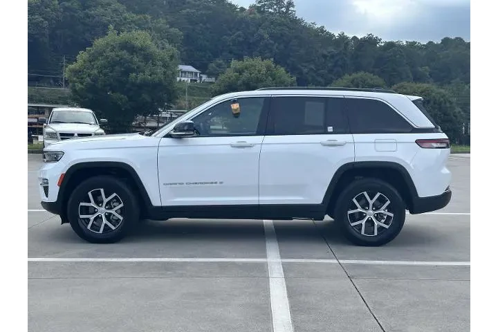 $39950 : Jeep Grand Cherokee 2024 4x4 image 4