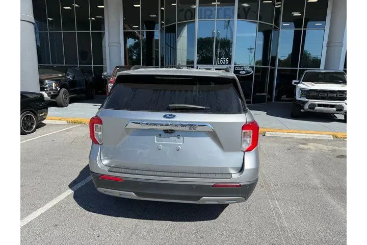 $29632 : Ford Explorer 2024 XLT 4dr S image 4