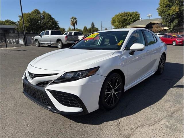 2023 Camry SE image 8