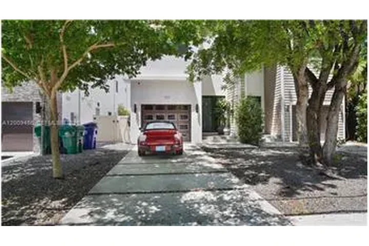 $11000 : Rental property with 3 bedro image 3