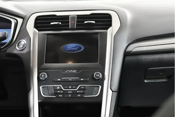 $17955 : Ford Fusion 2020 SE 4dr Seda image 9