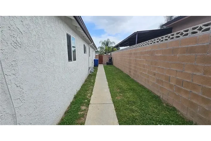 $2500 : Nice 3Bed 2Bath in South Gate image 8