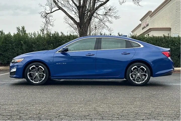 $15879 : Chevrolet Malibu 2023 LT 4dr image 5