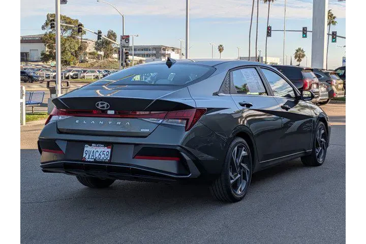 $29777 : Hyundai ELANTRA Hybrid 2025 image 4
