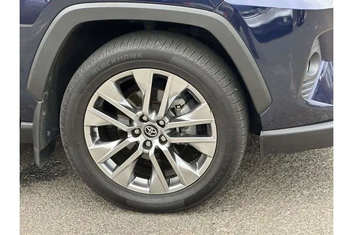 $20995 : Toyota RAV4 2020 AWD XLE Pre image 6