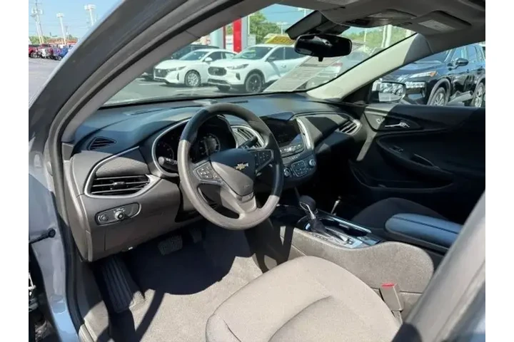$18531 : Chevrolet Malibu 2023 LT 4dr image 10