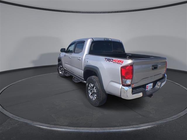 $31500 : PRE-OWNED 2017 TOYOTA TACOMA image 7