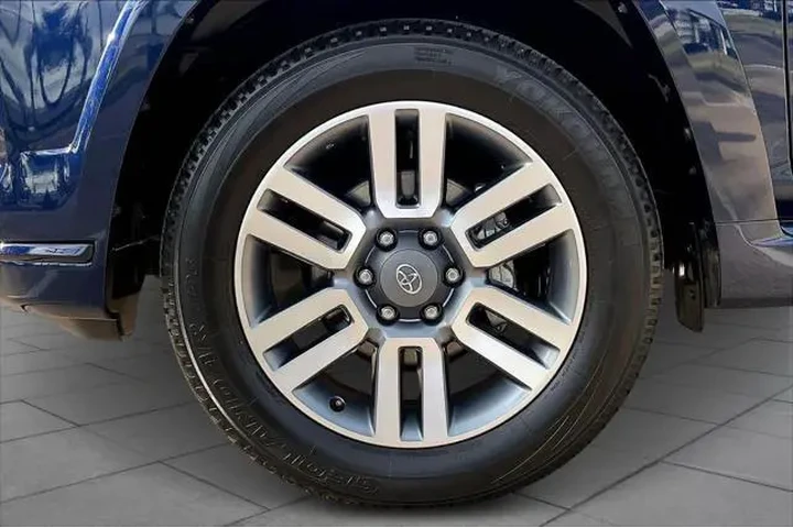 $37880 : Toyota 4Runner 2024 4x2 TRD image 10