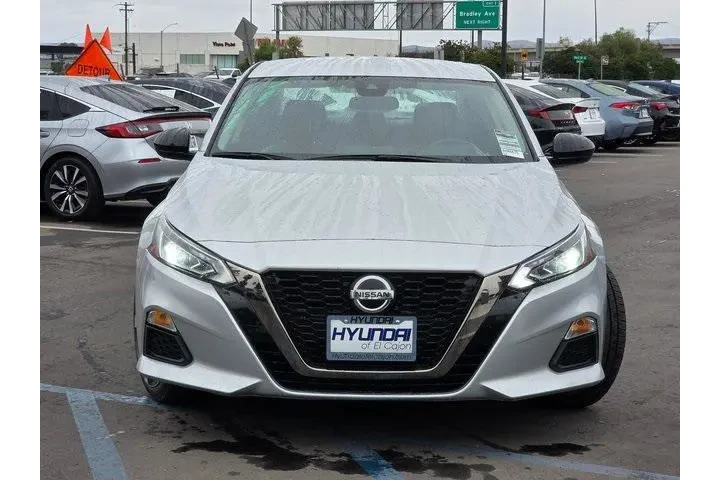 $18897 : Nissan Altima 2021 2.5 SR 4d image 3