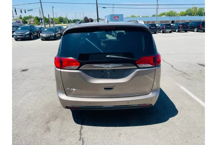 $11999 : 2017 Pacifica Touring-L image 6