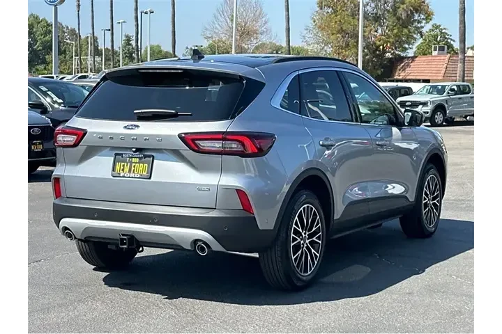 $30000 : Ford Escape Plug-In Hybrid 2 image 6