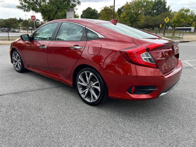 $15900 : 2019 Civic Touring image 7