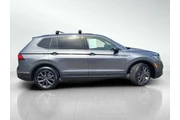 $22696 : Volkswagen Tiguan 2023 SE 4d thumbnail