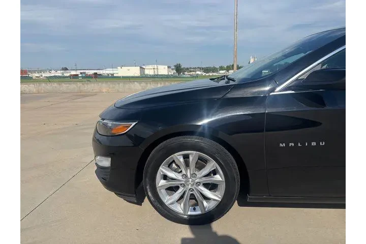 $16350 : Chevrolet Malibu 2020 LT 4dr image 9