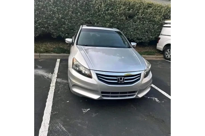 $1500 : Honda Accord image 2