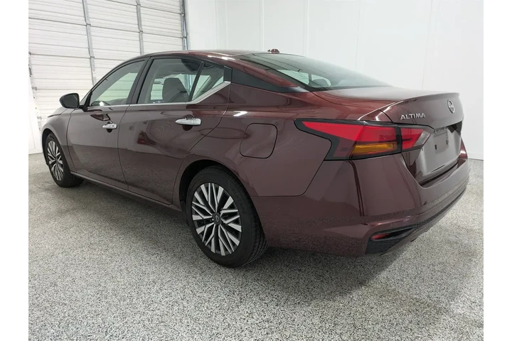 $21897 : Nissan Altima 2024 2.5 SV 4d image 6