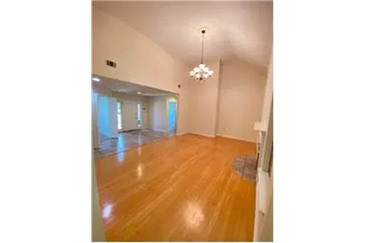 $3100 : Rental property with 3 bedro image 7