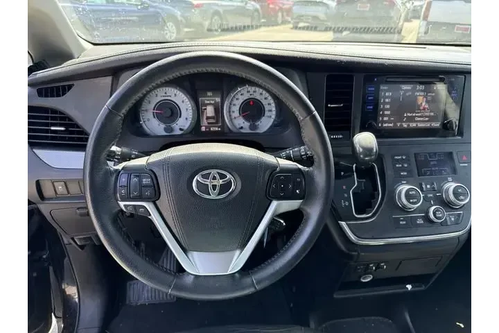 $21994 : Toyota Sienna 2017 SE 8-Pass image 6