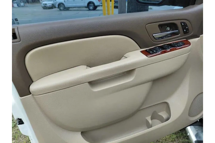 $15900 : 2011 Silverado 2500HD LTZ image 3