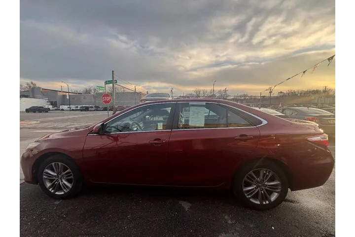 2017 Camry SE image 5