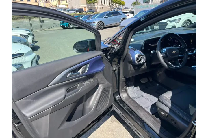 $27900 : 2024 Equinox EV 2LT FWD image 9