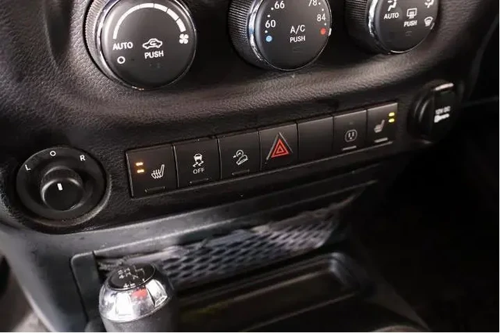 $30135 : Jeep Wrangler Unlimited 2017 image 7