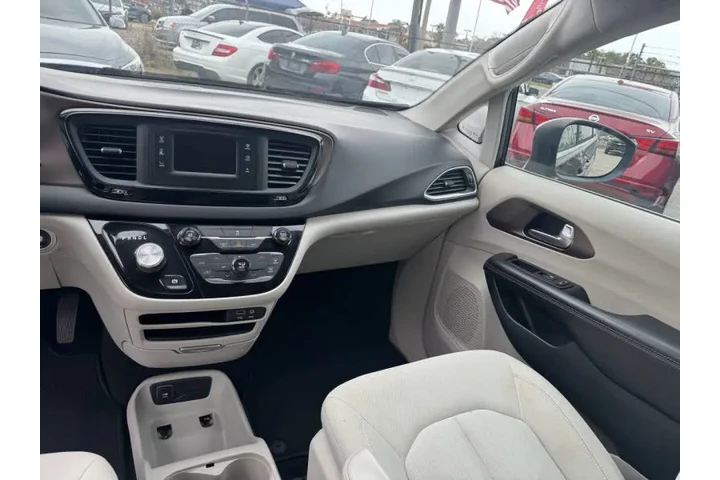 $9497 : 2017 Pacifica LX image 10