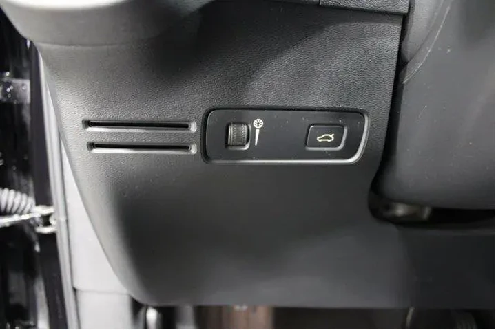 $25905 : Volvo XC40 2022 AWD T5 Momen image 8