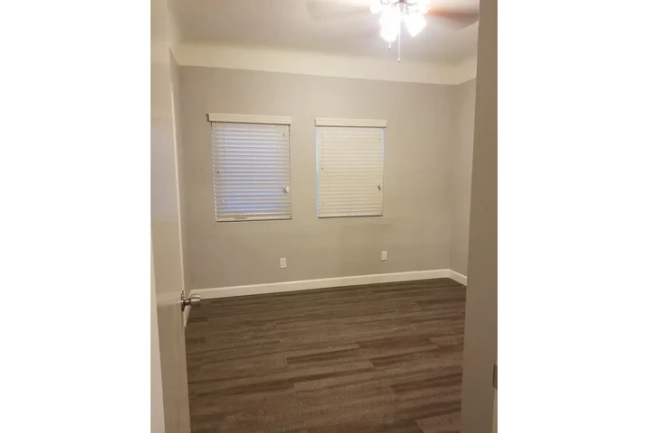 $1095 : 1 bd 1 ba Apartment image 5