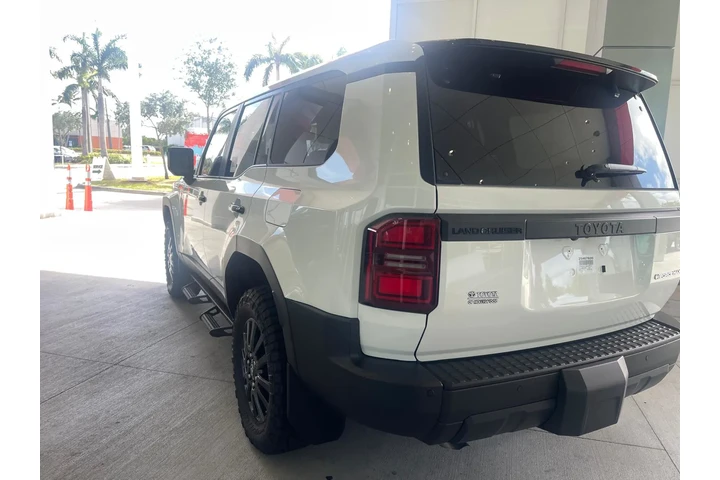 Toyota Land Cruiser image 5