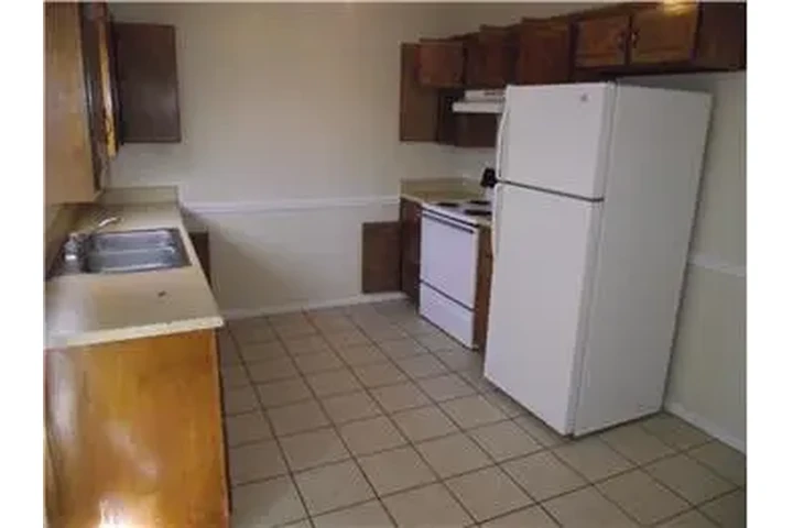 $850 : Rental property with 2 bedro image 4